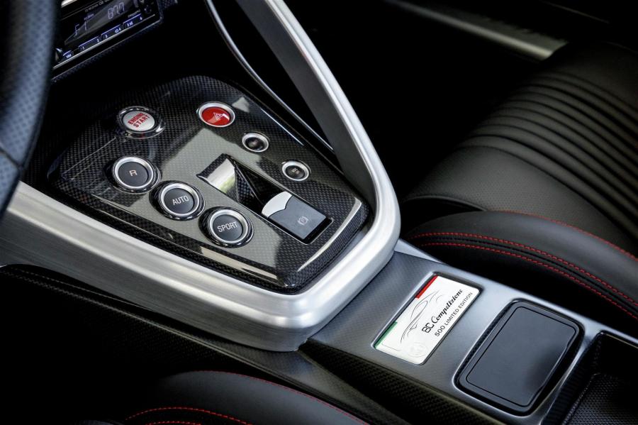 Детали интерьера Alfa Romeo 8C Competizione 2008 года  (фото 67 из 143)